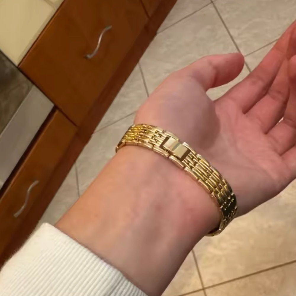 Luxurious Gold Watch with Black Dial - Picture 2 of 4